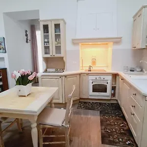 Trastevere Rome's Heart Charming & Cozy 2 Apartment